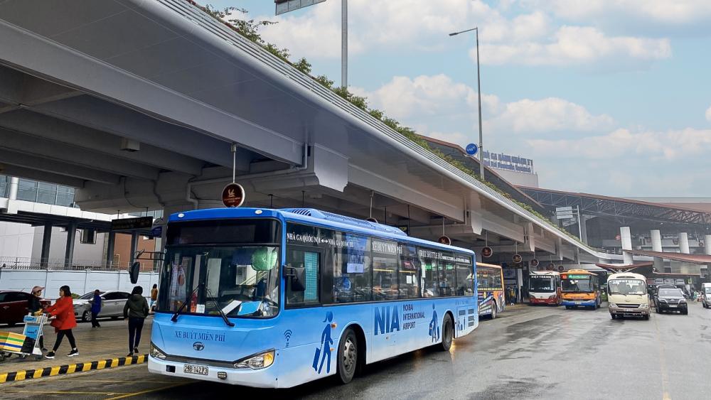 Xe bus nối chuyến tại sân bay Nội Bài Hà Nội